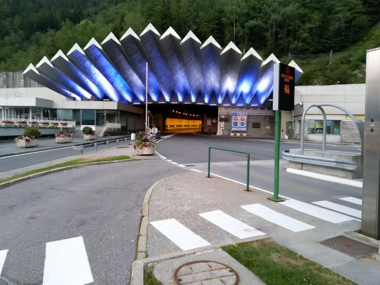 Mont Blanc va fi inchis complet in 2022